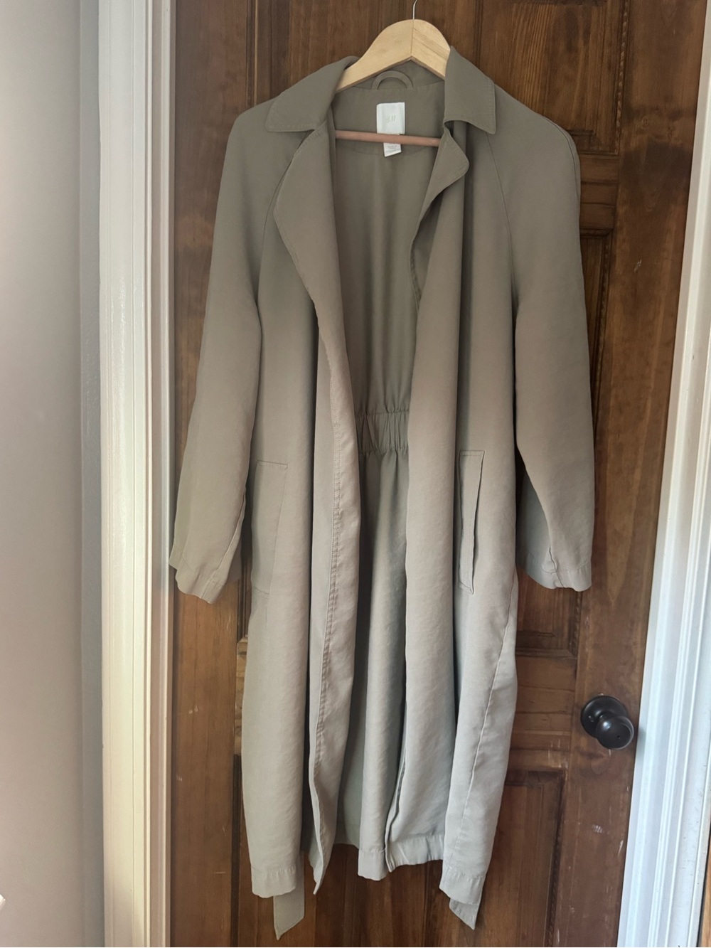 H&M Taupe Beige Lightweight Trench Coat
Classic Oversized